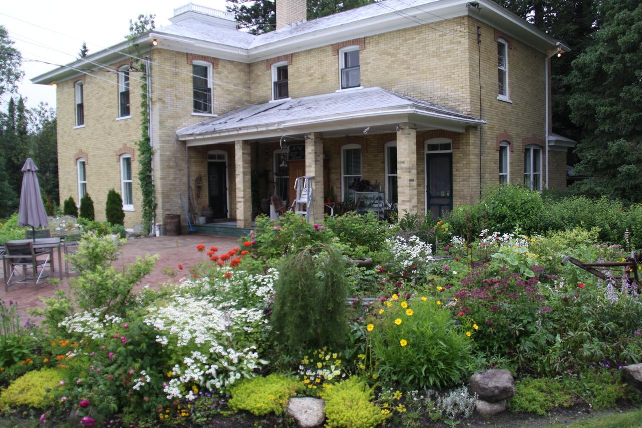 Auberge Taylor Manor Saint-Georges Exterior photo
